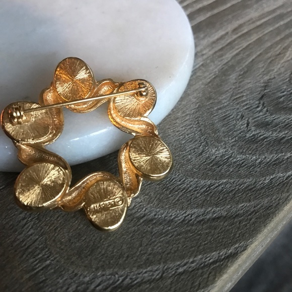 Vintage Brooch in White and Blue - Picture 3 of 3